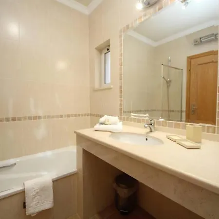 Acacias, Spacious With Sea View Luz